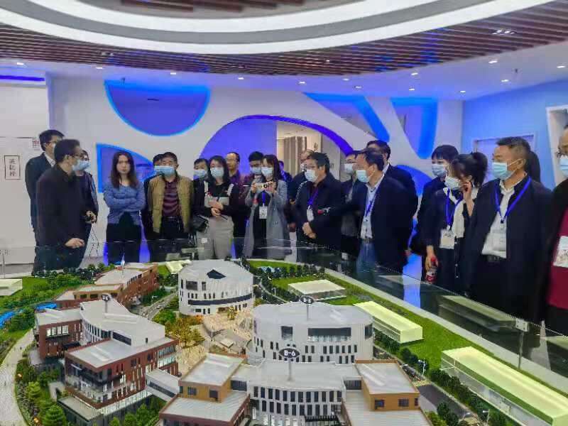 新洲区科技创新公务人员培训班在武汉大学顺利开班